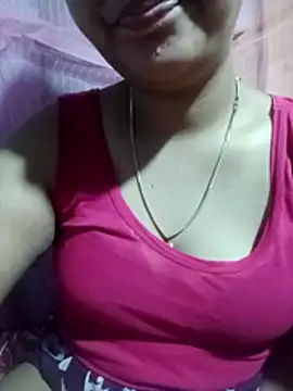 Snapshot of Super-Couple chatting on April 2026 04:32:01 AM Super-Couple online show from April 2026 04:32:01 AM