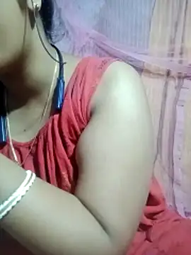 Snapshot of Super-Couple chatting on April 2026 06:46:01 AM Super-Couple online show from April 2026 06:46:01 AM