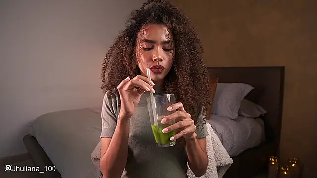 paulacora100 online show from January 2025 08:48:01 PM