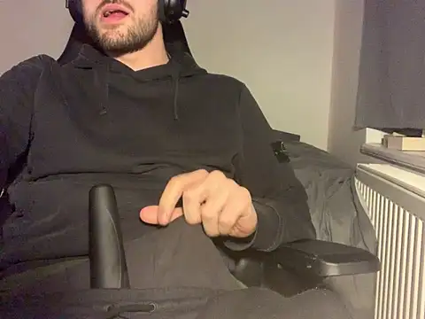 Snapshot of taallguyy_196 chatting on February 2025 06:53:01 PM taallguyy 196 online show from February 2025 06:53:01 PM