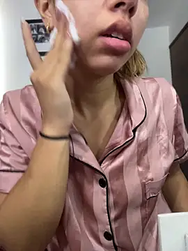 Aaliyah Salma online show from May 2026 03:52:02 PM