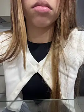 Aaliyah Salma online show from May 2026 12:04:02 AM