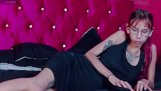 Snapshot of Lunamistyc chatting on November 2025 08:08:01 PM Lunamistyc online show from November 2025 08:08:01 PM