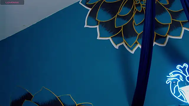 Snapshot of Lunamistyc chatting on December 2025 08:18:02 PM Lunamistyc online show from December 2025 08:18:02 PM