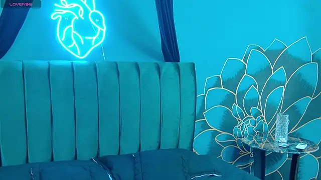 Snapshot of Lunamistyc chatting on December 2025 08:05:02 PM Lunamistyc online show from December 2025 08:05:02 PM