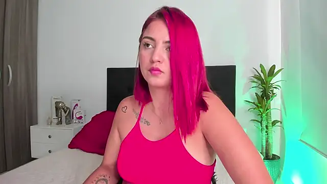 Snapshot of LaylaJewel chatting on January 2025 05:26:01 PM LaylaJewel online show from January 2025 05:26:01 PM