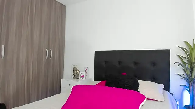 Snapshot of LaylaJewel chatting on March 2025 04:30:01 PM LaylaJewel online show from March 2025 04:30:01 PM