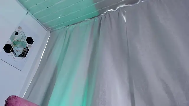 Snapshot of LaylaJewel chatting on January 2026 05:27:02 PM LaylaJewel online show from January 2026 05:27:02 PM