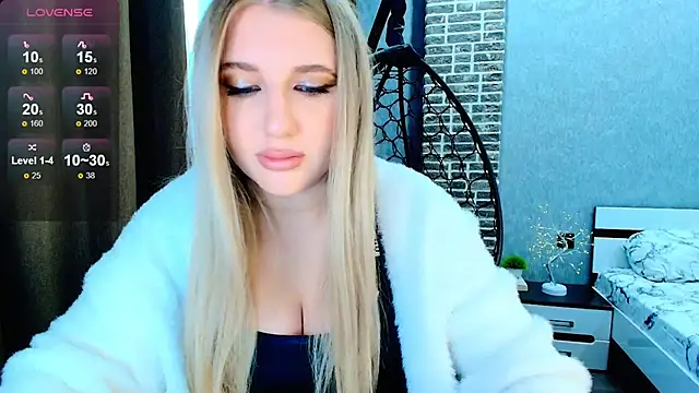 Evacadooo online show from September 2025 05:01:02 AM