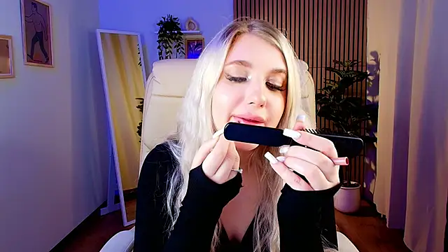 Evacadooo online show from April 2026 03:37:02 AM