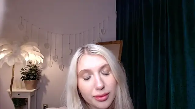 Evacadooo online show from May 2026 02:53:01 AM