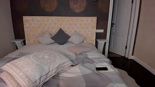 Snapshot of AllisonWilliams chatting on December 2024 09:20:01 PM AllisonWilliams online show from December 2024 09:20:01 PM