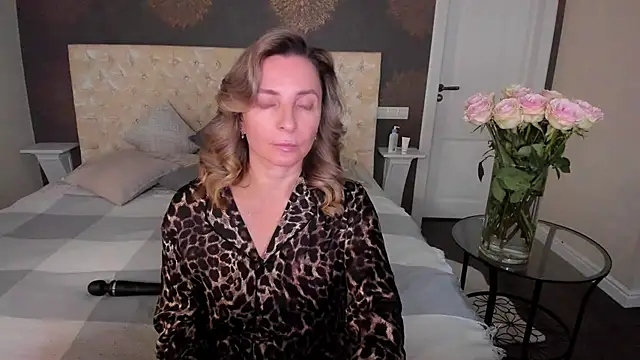 Snapshot of AllisonWilliams chatting on October 2025 04:37:02 PM AllisonWilliams online show from October 2025 04:37:02 PM