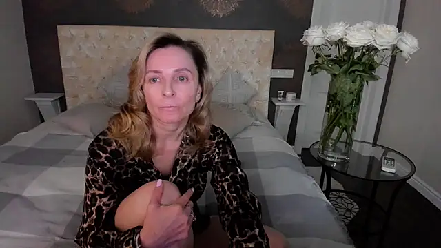 Snapshot of AllisonWilliams chatting on February 2026 03:11:01 PM AllisonWilliams online show from February 2026 03:11:01 PM