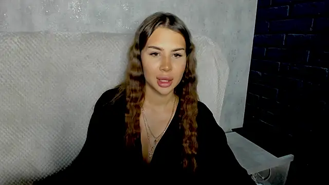 Snapshot of SuraMune chatting on November 2025 03:00:02 PM SuraMune online show from November 2025 03:00:02 PM