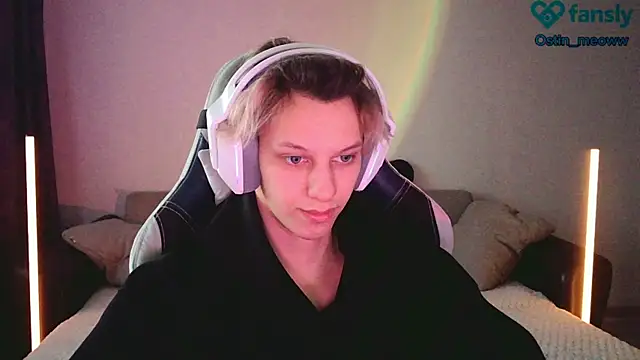 Ostin meow online show from March 2025 12:44:01 PM