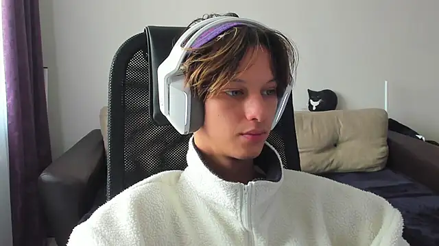 Ostin meow online show from September 2025 06:37:02 AM