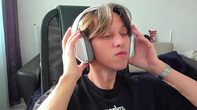 Ostin meow online show from September 2025 11:04:02 AM