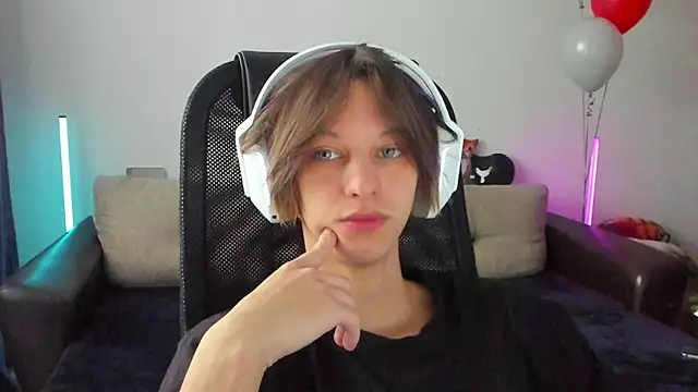 Ostin meow online show from January 2026 08:19:02 AM