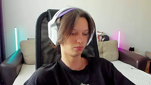 Ostin meow online show from February 2026 04:29:01 AM