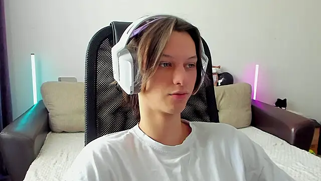 Ostin meow online show from February 2026 05:14:01 AM