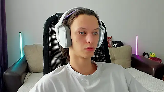 Ostin meow online show from February 2026 07:50:01 AM