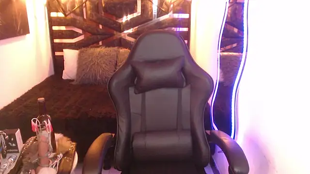 Snapshot of scarleth_blue chatting on April 2026 06:41:02 AM scarleth blue online show from April 2026 06:41:02 AM