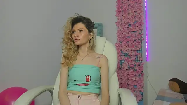 Snapshot of summer_sweet_ chatting on December 2024 03:04:02 AM summer sweet online show from December 2024 03:04:02 AM