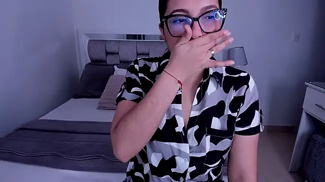 Camilaa bueno online show from May 2026 10:52:02 PM