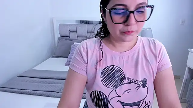 Camilaa bueno online show from May 2026 11:33:01 PM