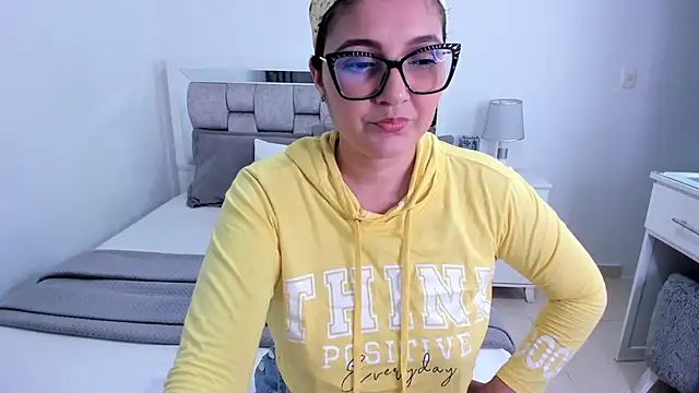 Camilaa bueno online show from May 2026 01:57:16 AM