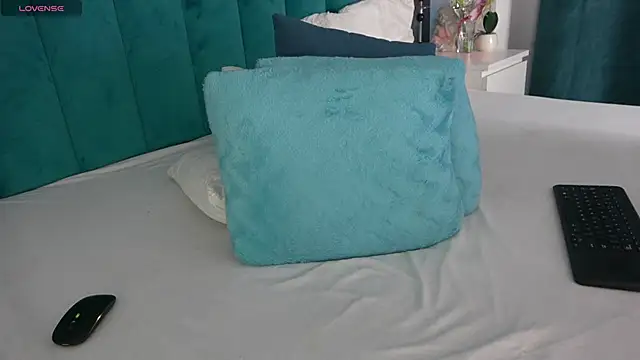 LauraMirage online show from March 2025 10:00:02 AM