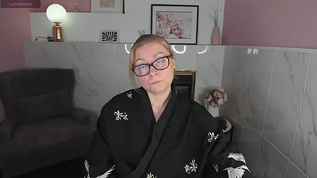 AlexandraKind online show from January 2025 07:32:01 PM