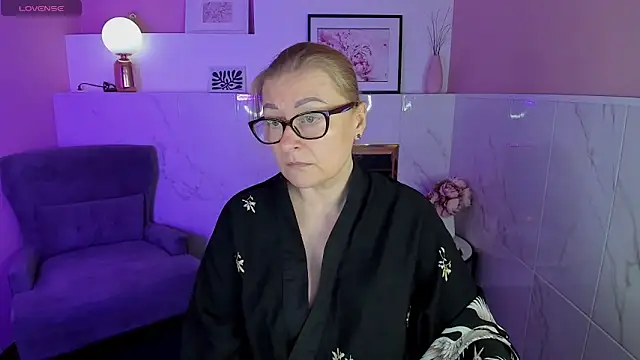 AlexandraKind online show from January 2025 01:33:02 PM