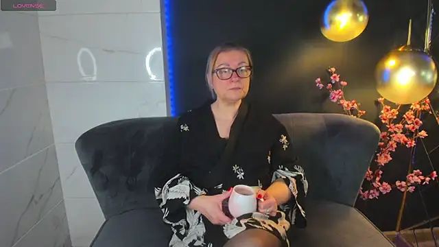 AlexandraKind online show from January 2025 01:32:01 PM