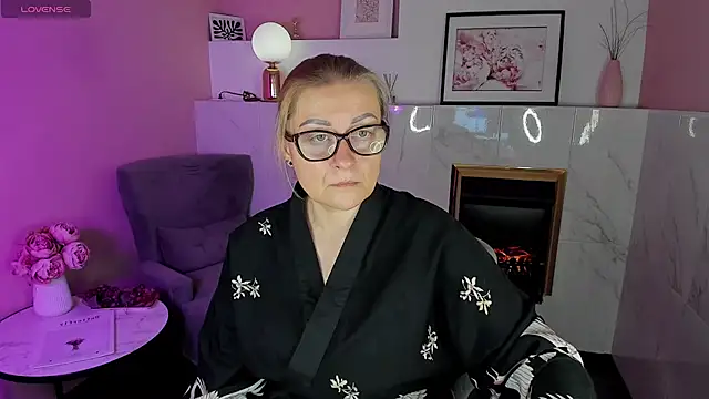 AlexandraKind online show from February 2025 01:38:01 PM