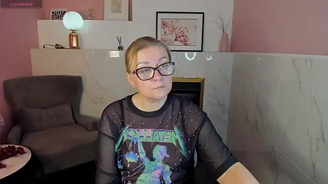 AlexandraKind online show from February 2025 08:41:01 AM