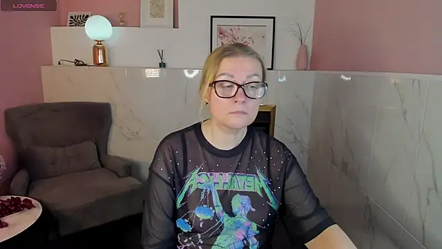 AlexandraKind online show from February 2025 11:44:02 AM