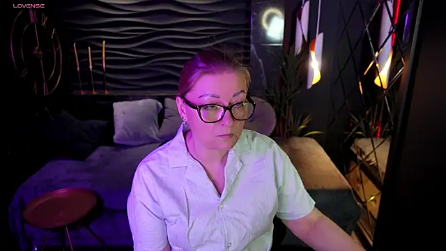 AlexandraKind online show from March 2025 01:40:01 PM