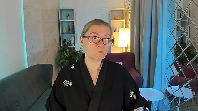 AlexandraKind online show from October 2025 08:20:01 PM