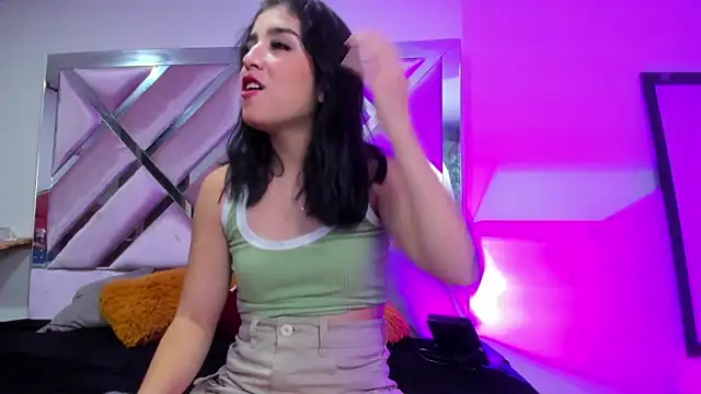 Snapshot of Violeett chatting on December 2024 02:41:02 AM Violeett online show from December 2024 02:41:02 AM