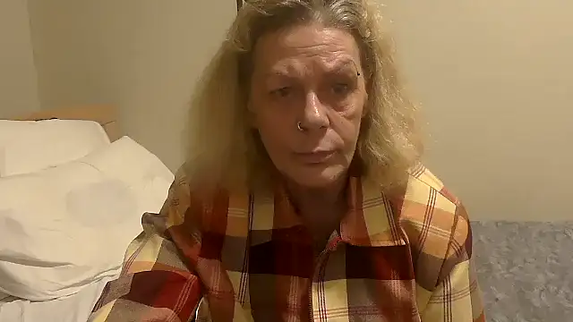 Snapshot of housewife_shantie chatting on October 2025 06:40:02 PM housewife shantie online show from October 2025 06:40:02 PM