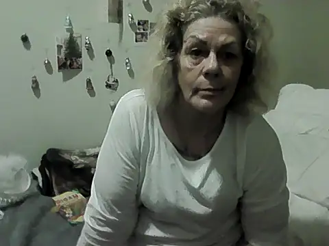 housewife shantie online show from November 2025 07:16:02 PM