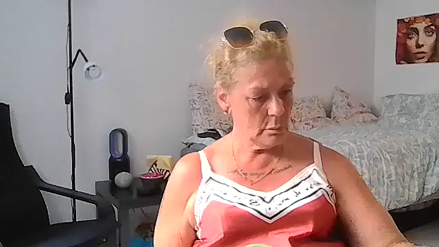 housewife shantie online show from July 2026 01:51:02 PM