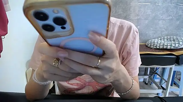 HotQueen online show from June 2026 02:13:01 AM