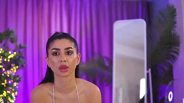 Snapshot of YemayaLuna chatting on December 2024 11:40:02 PM YemayaLuna online show from December 2024 11:40:02 PM