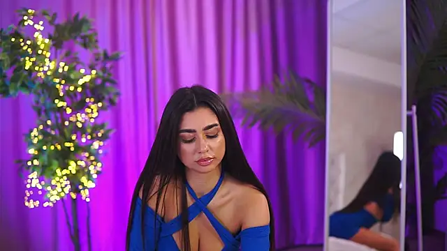 Snapshot of YemayaLuna chatting on December 2024 08:18:01 PM YemayaLuna online show from December 2024 08:18:01 PM