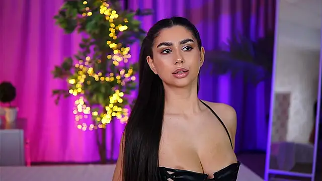 Snapshot of YemayaLuna chatting on January 2025 02:17:01 AM YemayaLuna online show from January 2025 02:17:01 AM