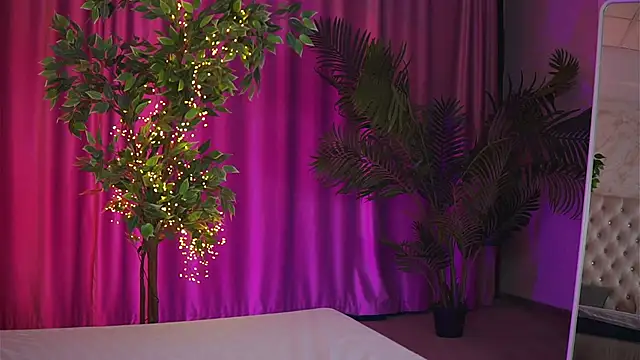 Snapshot of YemayaLuna chatting on February 2025 01:31:01 AM YemayaLuna online show from February 2025 01:31:01 AM