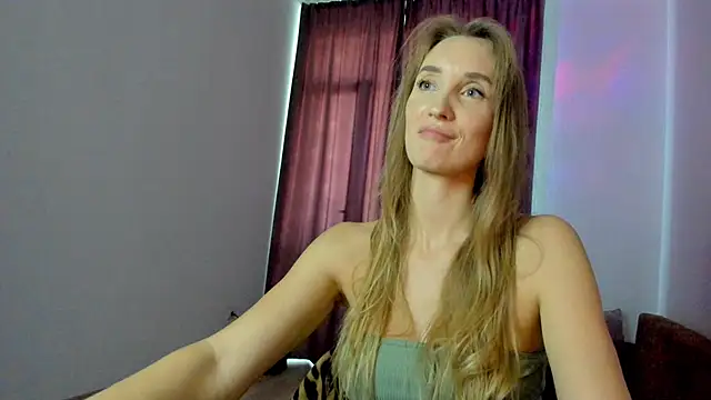 Snapshot of Wild_RoosE chatting on December 2024 11:13:01 AM Wild RoosE online show from December 2024 11:13:01 AM